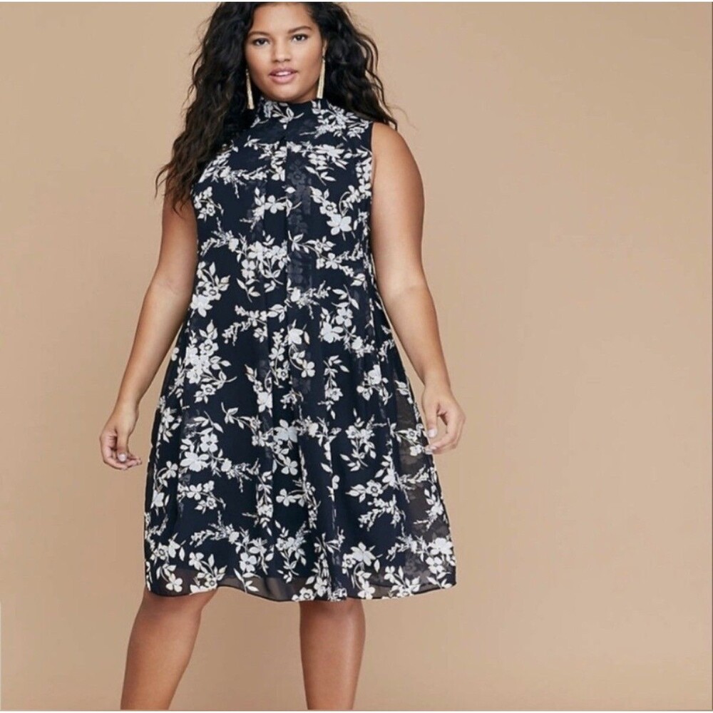 Lane Bryant Metallic Floral Mock-Neck Swing Dress sz 18